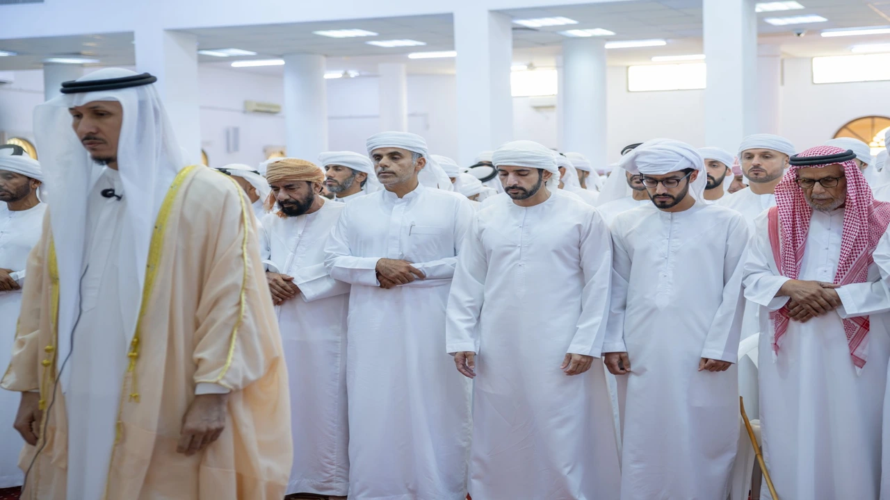 حمدان بن محمد يشارك في تشييع سالم حمد بن نهيان العامري